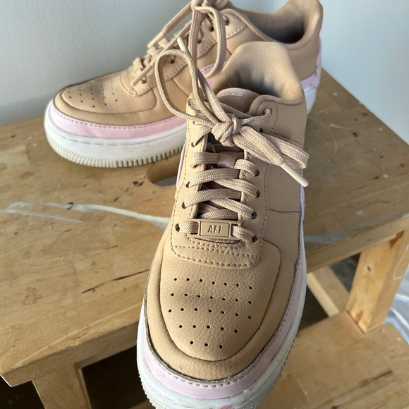 Women's Nike Air Force 1 Jester Beige & Pink Sneaker - Picture 3 of 4